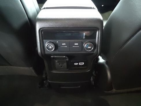 Used 2023 GMC Acadia SLT image 47