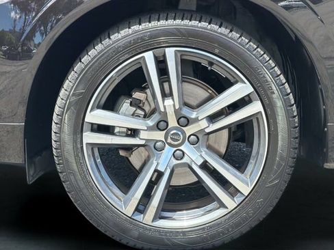 Used 2021 Volvo XC60 T5 Momentum w/ Protection Package Premier FWD image 35