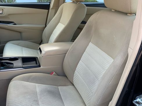 Used 2015 Toyota Camry LE image 7