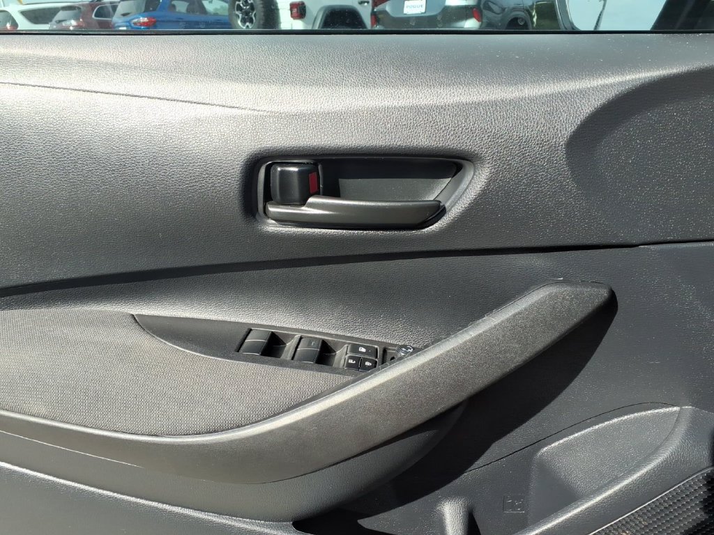 Used 2025 Toyota Corolla LE FWD image 12
