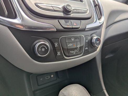 Certified 2022 Chevrolet Equinox LS w/ LPO, Floor Liner Package AWD/4WD image 23