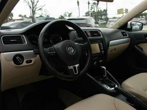 Used 2013 Volkswagen Jetta SE FWD image 15