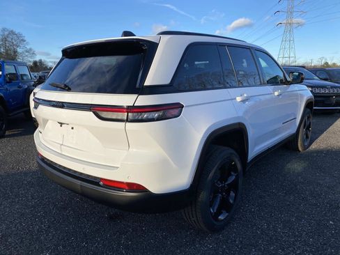New 2025 Jeep Grand Cherokee Laredo image 3