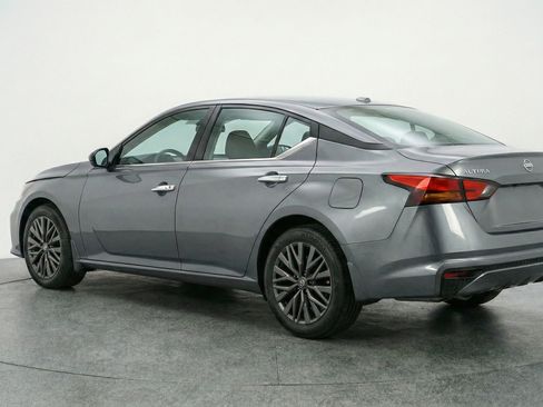 Used 2025 Nissan Altima 2.5 SV image 6