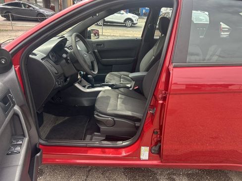 Used 2010 Ford Focus SE FWD image 13