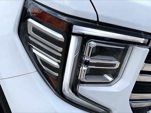 Used 2025 GMC Sierra 1500 SLT AWD/4WD image 28
