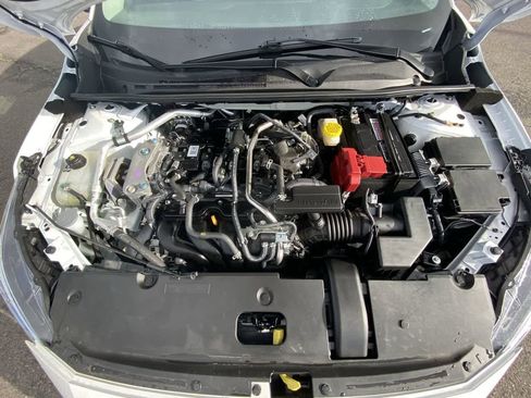 Used 2025 Nissan Sentra SR w/ SR Premium Package FWD image 25