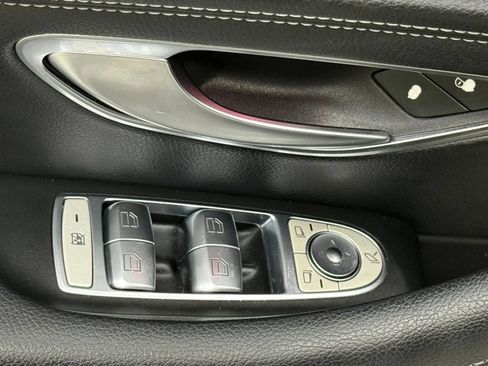 Used 2017 Mercedes-Benz E 300 4MATIC image 24