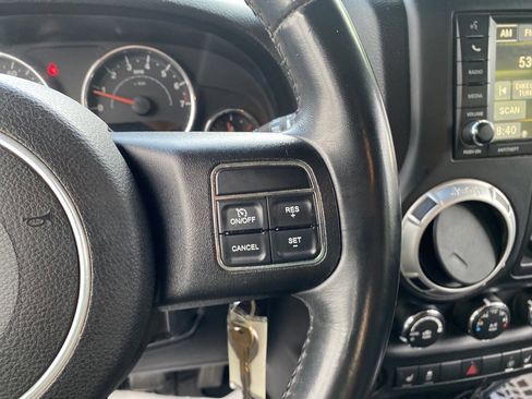 Used 2013 Jeep Wrangler Unlimited Rubicon w/ Connectivity Group image 27