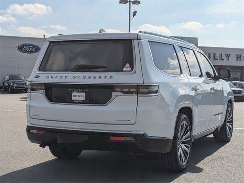 Used 2023 Jeep Grand Wagoneer Series III image 3