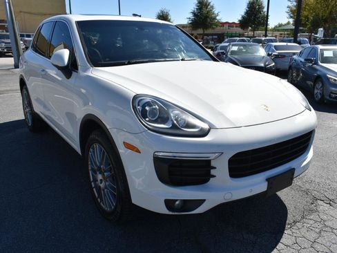 Used 2018 Porsche Cayenne Platinum Edition image 4