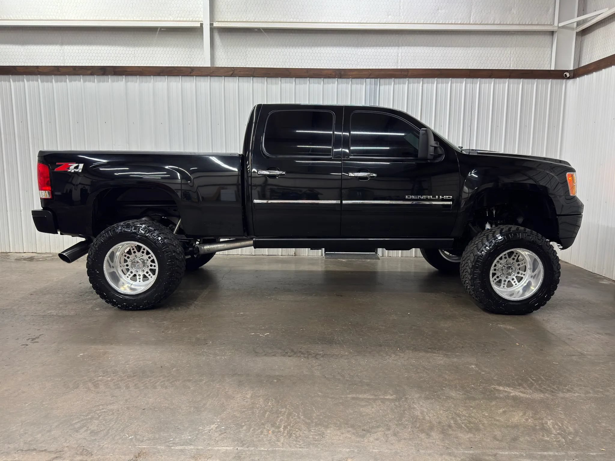 Used 2012 GMC Sierra 2500 Denali w/ Suspension Package, Off-Road AWD/4WD image 7