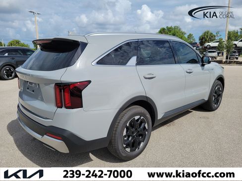 New 2026 Kia Sorento S FWD image 9