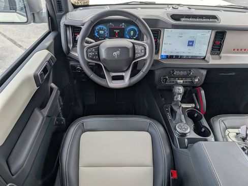 New 2026 Ford Bronco Outer Banks w/ Sasquatch Package AWD/4WD image 7