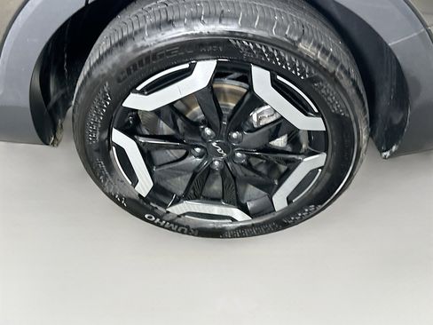 Used 2025 Kia Telluride S image 11