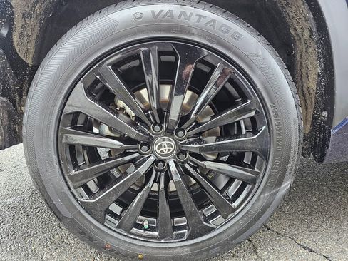 Certified 2025 Toyota Highlander XSE image 8