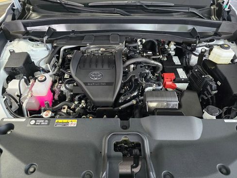 Used 2024 Toyota Grand Highlander Limited image 9