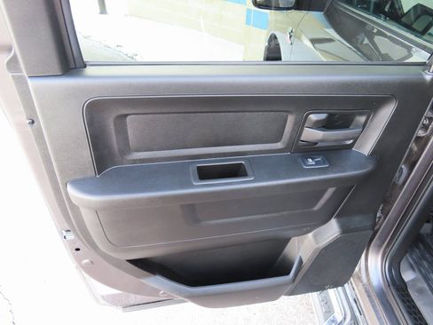 Used 2024 RAM 3500 Tradesman w/ Chrome Appearance Group image 31