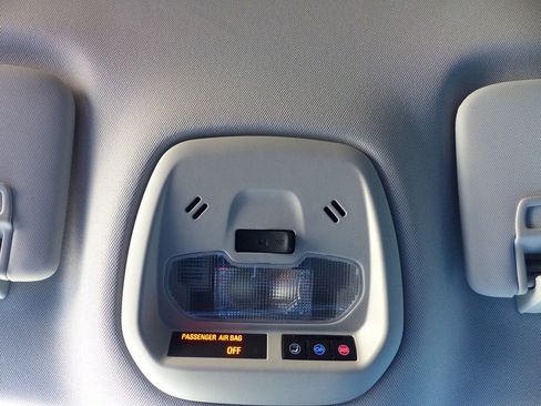 Used 2025 Chevrolet Trax LT image 32