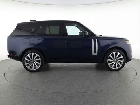 Certified 2025 Land Rover Range Rover SV image 24