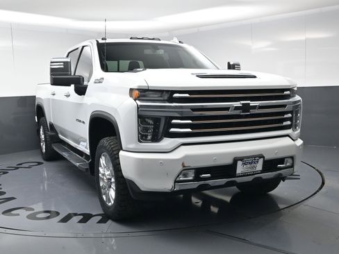 Used 2021 Chevrolet Silverado 2500 High Country image 3