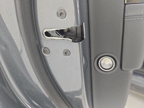 Used 2024 Rivian R1S Adventure AWD/4WD image 32