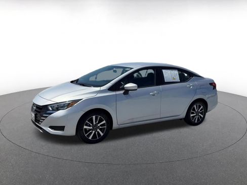 Used 2025 Nissan Versa SV FWD image 7