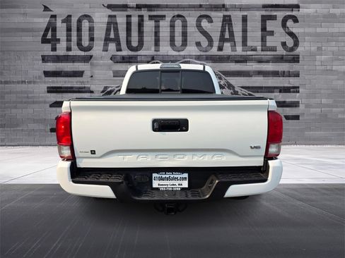 Used 2016 Toyota Tacoma TRD Sport AWD/4WD image 4