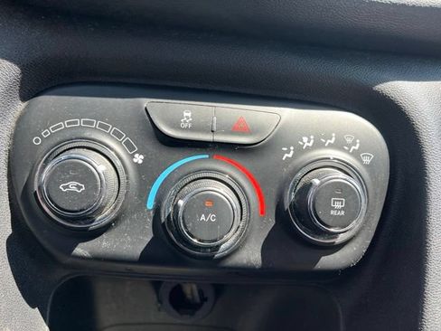 Used 2016 Dodge Dart SE w/ Convenience Group FWD image 18
