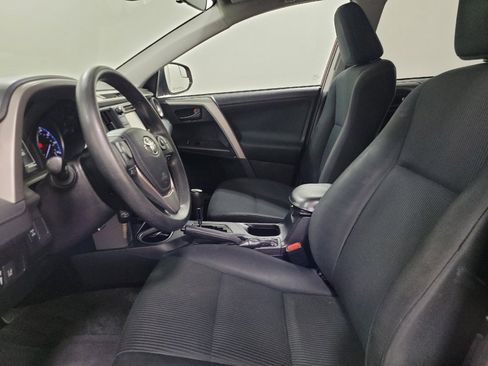 Used 2018 Toyota RAV4 LE image 17