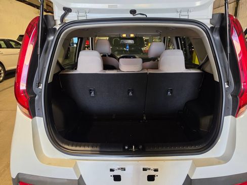 Used 2020 Kia Soul LX FWD image 8