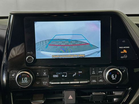 Certified 2025 Toyota Highlander XLE AWD/4WD image 25