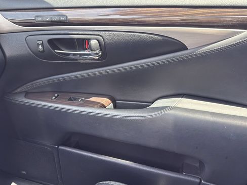 Used 2013 Lexus LS 460 L w/ Preferred Accessory Package RWD image 24