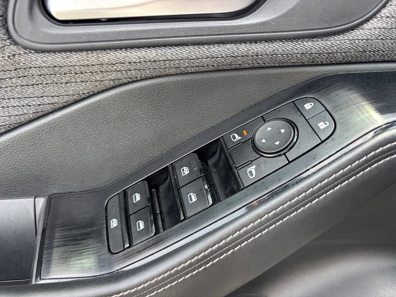 Used 2023 Nissan Rogue SV AWD/4WD image 13