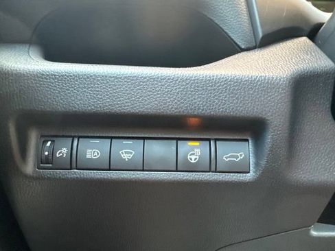 Used 2022 Toyota RAV4 XLE w/ Convenience Package AWD/4WD image 10