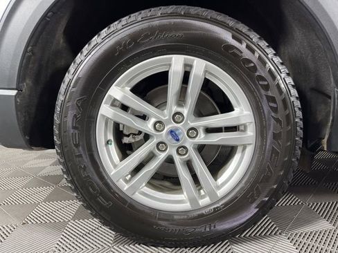 Used 2023 Ford Explorer XLT w/ Equipment Group 202A image 15