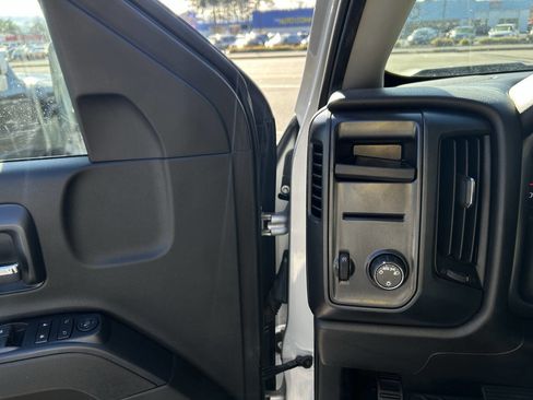 Used 2017 Chevrolet Silverado 1500 Custom w/ Custom Convenience Package image 12