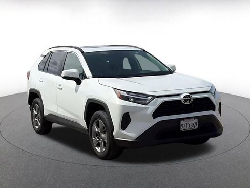 Used 2025 Toyota RAV4 XLE w/ Convenience Package image 3