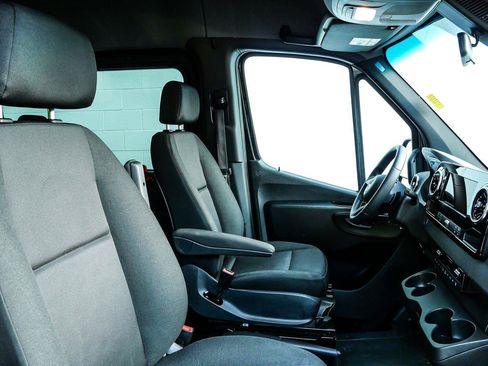 Used 2025 Mercedes-Benz Sprinter 2500 image 19