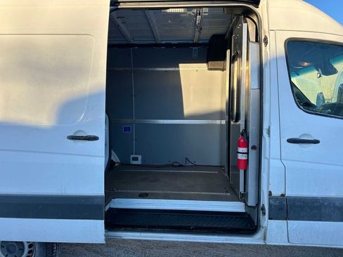 Used 2016 Freightliner Sprinter 2500 image 12