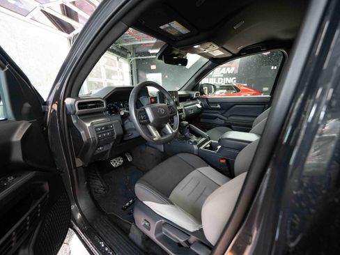 Used 2024 Toyota Tacoma TRD Sport image 8