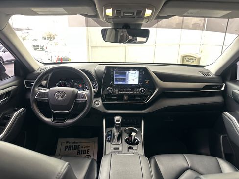 Used 2021 Toyota Highlander XLE image 25