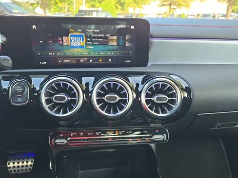 Used 2021 Mercedes-Benz CLA 35 AMG 4MATIC image 19