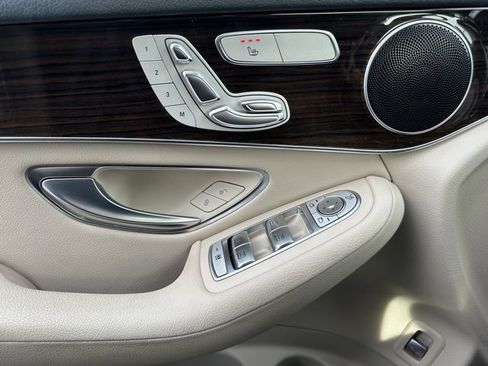 Used 2019 Mercedes-Benz GLC 300 4MATIC image 13