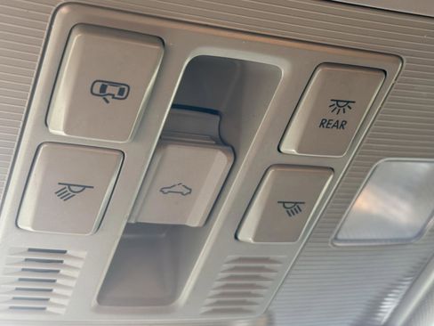 Used 2018 Volkswagen Atlas SEL Premium image 25