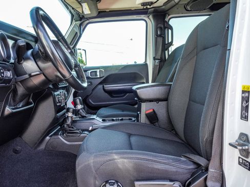 Used 2021 Jeep Gladiator Willys image 11