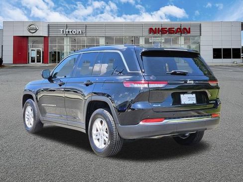 Used 2023 Jeep Grand Cherokee Laredo AWD/4WD image 6