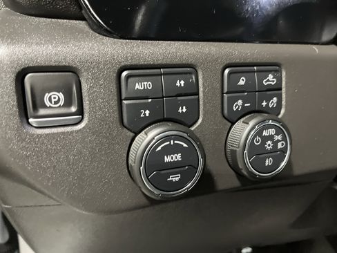 Used 2025 Chevrolet Silverado 1500 LTZ AWD/4WD image 16