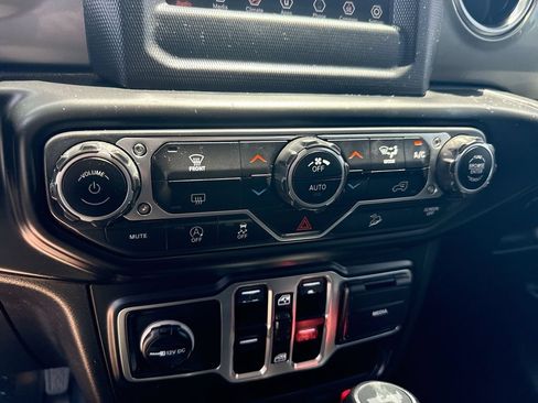 Used 2020 Jeep Wrangler Unlimited Sahara AWD/4WD image 18