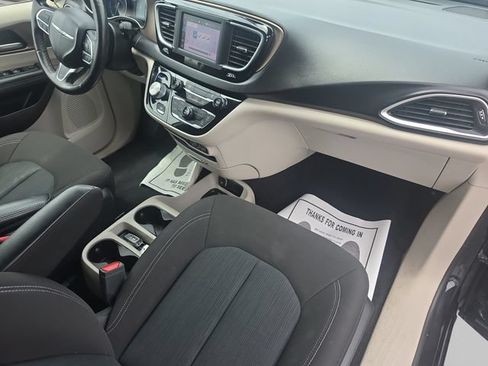 Used 2022 Chrysler Voyager LX FWD image 14